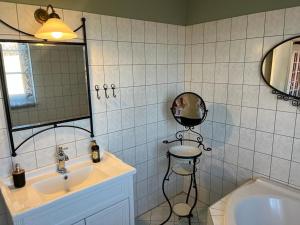 a bathroom with a sink and a mirror at cafesahne u Pension in Dranske