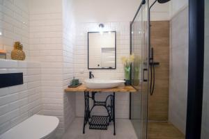 a bathroom with a sink and a shower at Maya's Flats & Resorts 62 - 3 rooms apartment BASTION WALOWA Gdańsk in Gdańsk