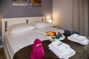 a bed with towels and a tray of food on it at Maya's Flats & Resorts 62 - 3 rooms apartment BASTION WALOWA Gdańsk in Gdańsk