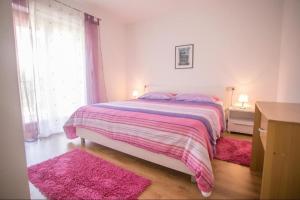 Posteľ alebo postele v izbe v ubytovaní Villa Nevena in Buići Poreč for max 10 Persons 6km from the beach