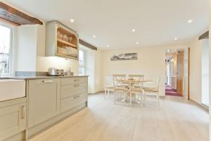 Kuchyň nebo kuchyňský kout v ubytování Secret Cottage Coniston