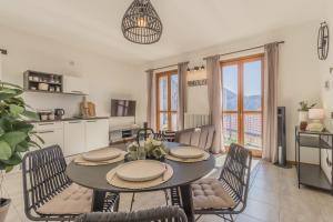 a kitchen and dining room with a table and chairs at Varenna Wanderlust in Perledo