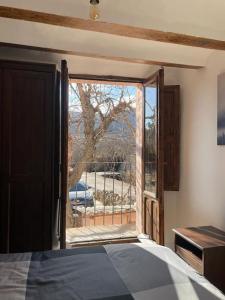 a bedroom with a door open to a window at Acogedora casa con patio-parking in Albarracín