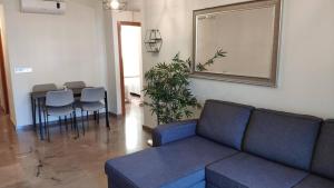 Posedenie v ubytovaní Lovely 2 Bedroom Apartment With Pool