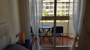 Posedenie v ubytovaní Lovely 2 Bedroom Apartment With Pool