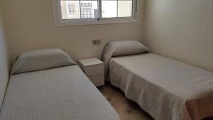 Posteľ alebo postele v izbe v ubytovaní Lovely 2 Bedroom Apartment With Pool