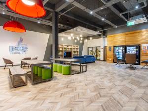 Μια τηλεόραση ή/και κέντρο ψυχαγωγίας στο For Students Only Chic Studio Apartments at Cross House in Plymouth