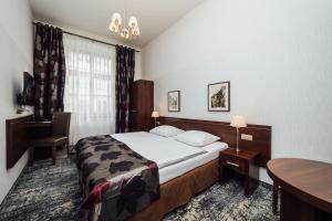 Posteľ alebo postele v izbe v ubytovaní Hotel Rezydent