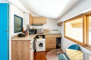 Kuchyň nebo kuchyňský kout v ubytování Petit Nid par Dodo-à-Cassis + 7 fotografií