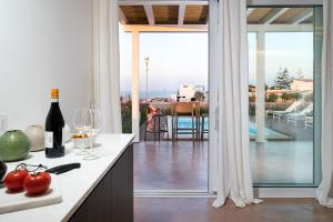 een keuken met uitzicht op de oceaan vanuit een huis bij San Lorenzo - Palma in Siracusa