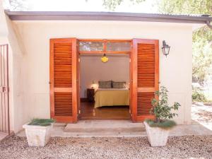 an open door to a bedroom with a bed at Daisy Cottage in Nieu-Bethesda