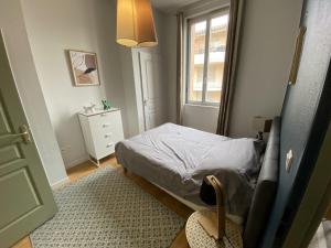 Postel nebo postele na pokoji v ubytování Le Saint-Aubin - elegant T2 proche Ramblas