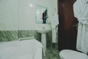 Koupelna v ubytování Khujand Deluxe Hotel