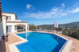 a swimming pool in a villa with a view at Villa Kristi 9 pers privat pool in Calonge