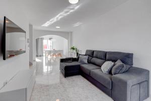 a living room with a couch and a table at Bonita Casa Nina in Playa de San Juan