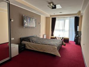 Postel nebo postele na pokoji v ubytování Mark Plaza Hotel