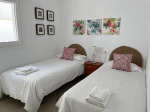 Posteľ alebo postele v izbe v ubytovaní Nerja Paradise Rentals - Villa Zafiro
