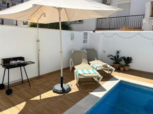 Bazén v ubytovaní Nerja Paradise Rentals - Villa Zafiro alebo v jeho blízkosti