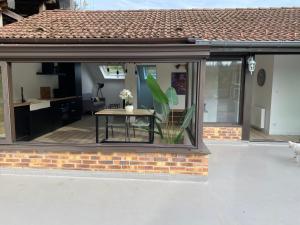 Zdjęcie z galerii obiektu L’appartement du Fayé avec jacuzzi privé w mieście Étueffont-Bas