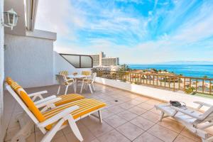 a balcony with a table and chairs and the ocean at Los Gigantes Sea View in Santiago del Teide