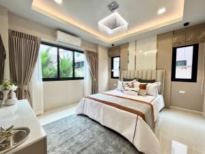 Ліжко або ліжка в номері Southern Peak Pool Villa Huay Yai Pattaya