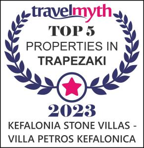 een logo voor de getoonde esdoornbladeren bij Kefalonia Stone Villas - Villa Petros Kefalonica in Trapezaki