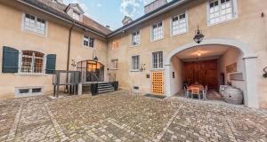 an entrance to a large building with a patio at Hotel Greuterhof in Islikon