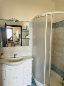 a bathroom with a sink and a shower at Soggiorno con splendida vista in Monforte dʼAlba