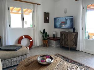 TV a/nebo společenská místnost v ubytování Casa el Nido