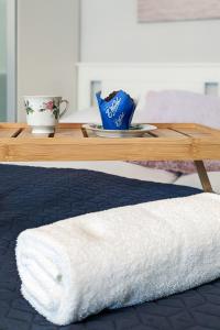 a wooden table with a white towel on it at Śródmieście Gdynia Studio Zygmunta Augusta by Renters in Gdynia