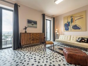 een woonkamer met een bank en een groot raam bij Harbor View Apartment in Cagliari