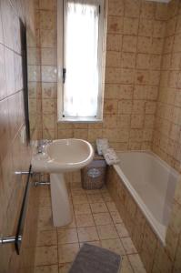 a bathroom with a sink and a bath tub at Casa vacanza Giovanna in Ortona +13 photos