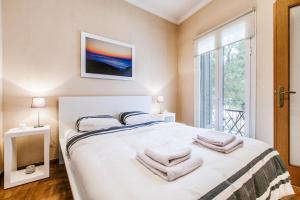 Ένα ή περισσότερα κρεβάτια σε δωμάτιο στο Stylish apartment at Vasilissis Sofias Avenue