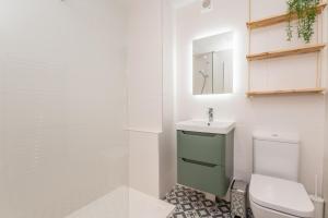 a bathroom with a sink and a toilet and a mirror at Flat 2 Peter Lane Cosy 1-Bed Flat in the Heart of York City Centre Pass the Keys in York +20 photos