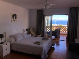 Posteľ alebo postele v izbe v ubytovaní Studio Sunset, sea view, Costa Adeje + 21 fotografií