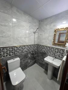 Koupelna v ubytování MİRHAN HOTEL