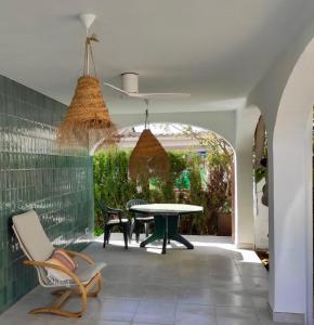 a patio with a table and chairs in a room at Casita moderna a escasos metros de Playa Terranova in Oliva