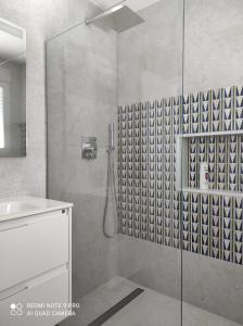 a bathroom with a shower and a sink at Casita moderna a escasos metros de Playa Terranova in Oliva