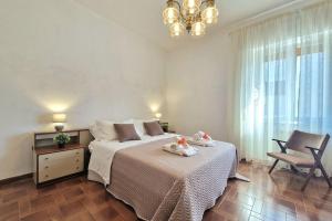 Postel nebo postele na pokoji v ubytování [Pochi Passi dal Mare]Ampia Casa & Cortile privato