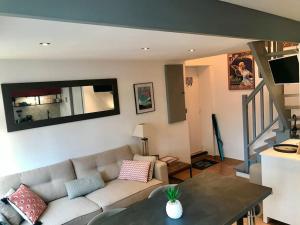 Televízia a/alebo spoločenská miestnosť v ubytovaní Appartement Duplex Cosy au calme à 50m de la plage