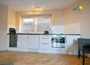 Η κουζίνα ή μικρή κουζίνα στο Barons Residenz Ferienwohnung 3 +18 φωτογραφίες