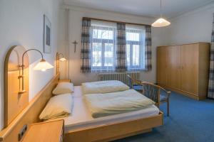 Hotel Garni Steiermark tesisinde bir odada yatak veya yataklar