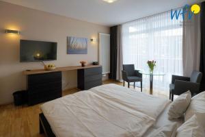 Postel nebo postele na pokoji v ubytování Barons Residenz Ferienwohnung 1