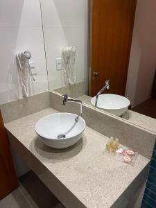 a bathroom counter with a sink and a mirror at POUSADA ESTÂNCIA in Penedo