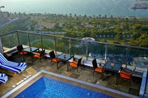 Bassein majutusasutuses Ramada Abu Dhabi Corniche või selle lähedal
