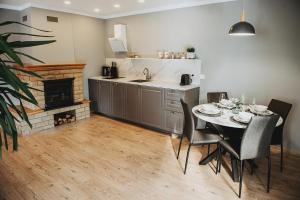 Gallery image of Upės apartamentai I su terasa ir baseinu in Anykščiai
