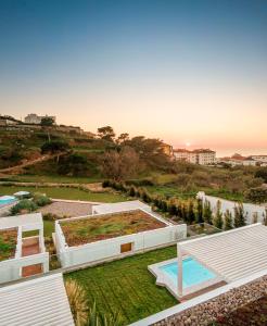 A view of the pool at Ericeira Prime Villas or nearby