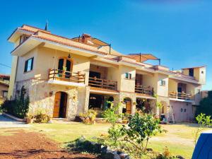 a large house with a yard in front of it at Hotel Boutique Jardín de Flores in Tlayacapan