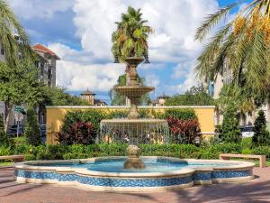 a fountain in the middle of a courtyard at 3Br 4 Bath Large Condo 5min Conv Center 1732ft in Orlando