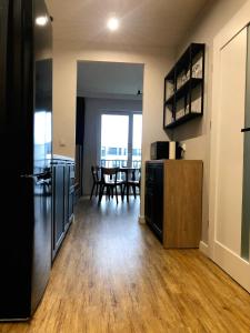 Kuchyňa alebo kuchynka v ubytovaní Apartament Sky Jastrzębia Góra
